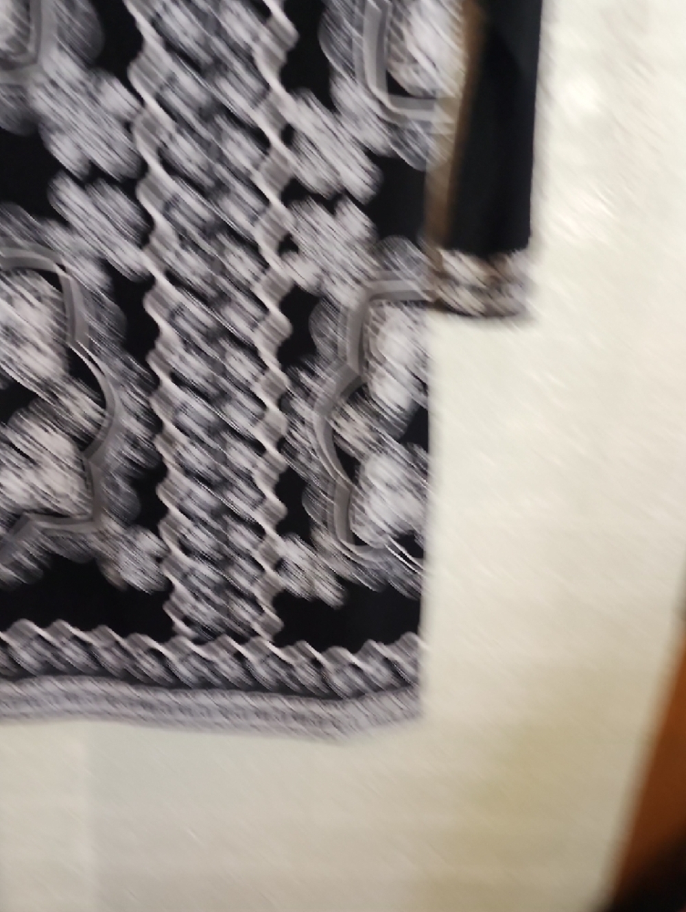 White House Black Market Black and White Paisley Shift Dress - Picture 5 of 6